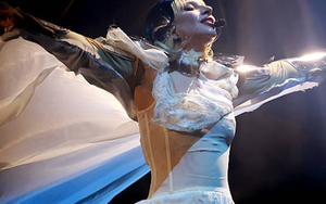 Lady Gaga "đốt cháy" sân khấu Coachella 2025: 5 mẹo để cô giữ dáng và khỏe đẹp ở tuổi 39