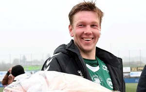 Từ dép, tạp dề đến trứng và lợn nguyên con, những phần thưởng cười ra nước mắt của các Cầu thủ hay nhất trận