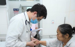 Đào tạo ngành Y dược: Bệnh viện quá tải sinh viên thực tập