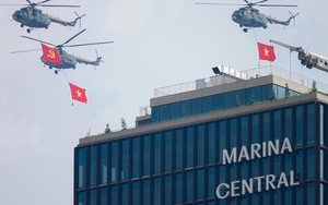 Máy bay chiến đấu, trực thăng kéo cờ Tổ quốc hợp luyện bay trên bầu trời TP HCM