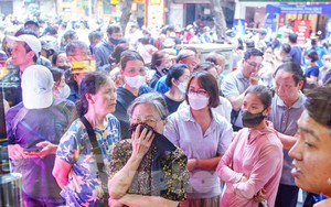 Cảnh tượng chưa từng thấy ở 'phố vàng' Hà Nội