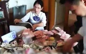 Dọn dẹp căn nhà của bà lão độc thân vừa qua đời, bất ngờ phát hiện 5 túi tiền mặt trị giá 3,4 tỷ đồng