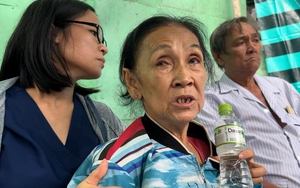 Tiếng khóc xé lòng của người mẹ mất con trong vụ cháy quận 8: "Người thân của tôi mất hết rồi..."