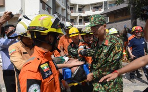 Nóng: Lực lượng cứu hộ Việt Nam ở Myanmar giải cứu 1 nạn nhân động đất còn sống