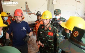 Bộ đội Việt Nam giải cứu nạn nhân sống sót sau 5 ngày động đất ở Myanmar