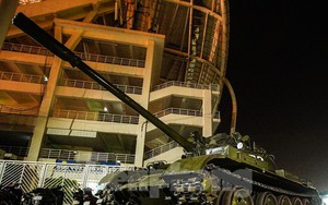 Hai xe tăng T-54 huyền thoại bất ngờ xuất hiện tại SVĐ Mỹ Đình
