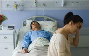 Về quê đột ngột, thấy bố nằm thở khò khè trên giường, mẹ thì không có nhà, chồng tôi lao vào, mặt tái mét kêu lên một tiếng thương tâm