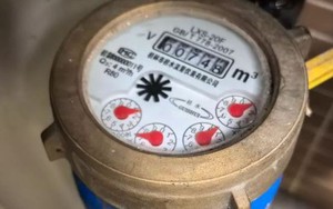 Đi du lịch dài ngày về nhận hóa đơn nước hơn 779 triệu đồng, gia chủ yêu cầu kiểm tra đồng hồ nước thì được thông báo: “Có dấu hiệu bị can thiệp”