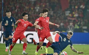 Tuyển thủ Thái Lan không được phép cùng HLV Kim Sang-sik so tài với MU