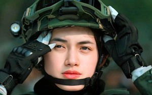 Chân dung nữ hạ sĩ thu hút mọi ánh nhìn khi tập diễu binh