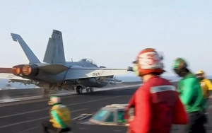 Phòng không Houthi buộc EA-18G Mỹ thay đổi cấu hình