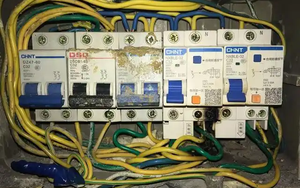 Nhận được hóa đơn 70 triệu đồng tiền điện chỉ trong 1 tháng, người đàn ông nhờ thợ điện cắt 3 sợi dây: Phát hiện sự thật không ngờ