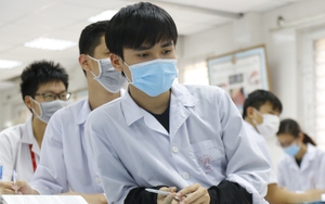 ĐH Y Hà Nội cấm sinh viên mặc trang phục xuyên thấu, áo trễ vai, váy ngắn: Đại diện trường nói gì?