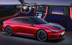 Sedan mới của Honda này dễ gây lú với quá nhiều màn hình, một màn nhìn hơi ‘kém sang’ với phần viền khó hiểu
