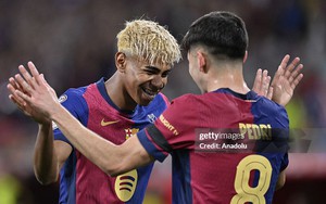 Real Madrid nhận 2 thẻ đỏ, Barcelona lên ngôi vô địch sau trận Siêu kinh điển rượt đuổi tỉ số nghẹt thở