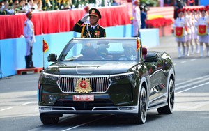 Những chiếc xe mui trần của VinFast xuất hiện tại lễ diễu binh, diễu hành “50 năm có một” có gì đặc biệt?