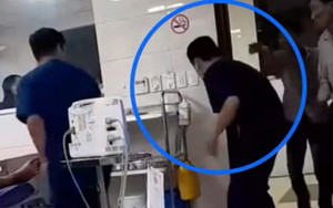 Người nhà đánh mắng bác sỹ cấp cứu, dân mạng giận dữ: 'Họ đang hại con mình'