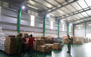 Thực phẩm giả 'len lỏi' qua nhiều đường tiêu thụ