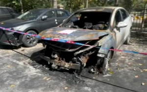 Ô tô bất ngờ cháy rụi khi đỗ tại bãi xe tự động, chủ sở hữu đòi bồi thường 700 triệu đồng nhưng ban quản lý từ chối: Chúng tôi chỉ cho thuê chỗ để xe!