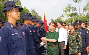 Lãnh đạo Bộ Quốc phòng thăm, tặng quà đoàn quân đội các nước luyện tập diễu binh, diễu hành