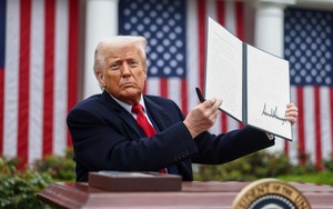 Ông Trump dự tính sẽ có thêm đợt áp thuế mới, cảnh báo "mức thuế chưa từng thấy" với một ngành hàng