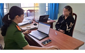 Tạm giữ bảo mẫu bạo hành bé gái 2 tuổi tại điểm giữ trẻ tự phát