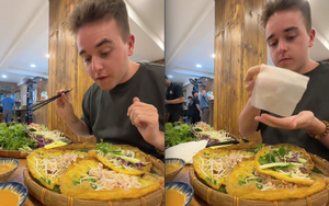 Ăn bánh xèo ở Đà Nẵng, khách Tây được nhận ngay 1 dịch vụ đặc biệt, netizen phải thốt lên: "Không có ở bất kì nơi nào trên thế giới"