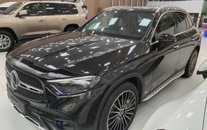 Mercedes-Benz GLC 300 lăn bánh chỉ 17km rao bán: Rẻ hơn xe mới gần 300 triệu đồng, vừa rời showroom được vài hôm
