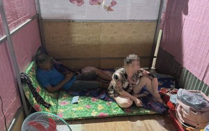 Ập vào quán cafe không tên, công an bắt quả tang người phụ nữ U60 đang kích dục cho khách
