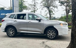Ford Territory 2025 lần đầu lộ diện trên đường tại Việt Nam: Thiết kế đầu, mâm mới, kính hông có điểm khác biệt, sớm ra mắt đấu CX-5