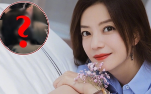 Bắt gặp Triệu Vy hẹn hò với người đàn ông giấu mặt, danh tính khiến ai cũng phải thốt lên "không thể tin nổi"