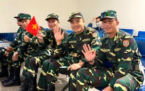 Đoàn diễu binh quân đội Lào chia tay Việt Nam, trở về nước