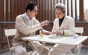 Mẹ vợ gọi điện nói bị bệnh nặng, nhờ con gái sang chăm vài hôm, vợ tôi thảng thốt chạy đến thì thấy cảnh tượng bực bội vô cùng