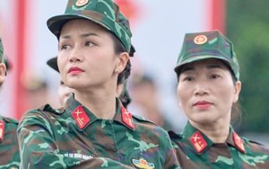 Những 'bông hồng thép' tại lễ diễu hành ở Hải Phòng: Ngất xong tỉnh lại tập tiếp
