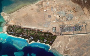 Hé lộ tiến độ thi công đáng kinh ngạc của siêu đô thị dài 170km của Saudi Arabia: Nền móng bắt đầu ‘mọc’ lên từ cát, 60 tuabin gió cung cấp cho công trường 2.800 công nhân