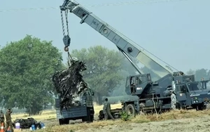 Ảnh chấn động: Mảnh vỡ nghi là tiêm kích Rafale Ấn Độ dấy lên nhiều nghi vấn