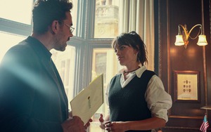 Xem phim "Sex Education", tôi đau đáu vì mảnh giấy kẹp trong vở học của con: Muốn con phát triển tốt, buộc phải tháo gỡ điều này