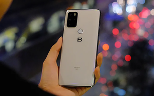 Một mẫu điện thoại của ông Nguyễn Tử Quảng đang giảm giá 49% nhân sự kiện đặc biệt