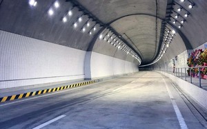 Đá 20 tấn rơi làm hầm hiện đại nhất ASEAN thủng, chuyên gia ngoại bó tay, Việt Nam chốt tự sửa rồi tạo kỳ tích lớn