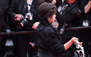 Đang xúng xính dự Cannes 2025, 1 sao nữ hạng A gặp biến căng và có nguy cơ đi tù