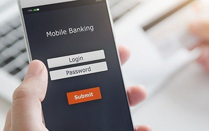 Nảy sinh nghi ngờ sau khi chuyển 50 triệu vào tài khoản lạ, người phụ nữ trình báo vụ việc với Vietcombank và Techcombank, đã được Vietcombank hoàn trả 30 triệu đồng