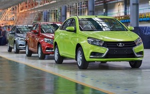 Cả lô xe Nga, chiếc đắt nhất chỉ từ 390 triệu: "Nếu bền với ăn xăng ít thì chạy đầy đường"
