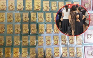 Hơn 20 ngày chăm chỉ xếp hàng mua vàng, người phụ nữ ở Hà Nội lỗ gần 200 triệu đồng