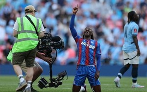 Chiến thắng Cúp FA 'đặc biệt' khiến Eze không nói nên lời