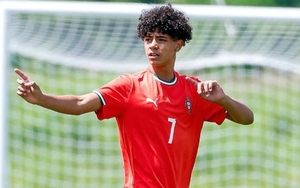 Hổ phụ sinh hổ tử, con trai Cristiano Ronaldo lập cú đúp đưa tuyển Bồ Đào Nha giành chức vô địch