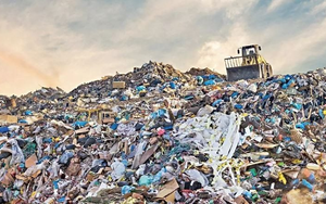 Phát hiện kho báu quý hơn vàng trị giá 390.000 tỷ đồng ngoài bãi rác