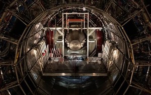 Máy đập vỡ nguyên tử lớn nhất thế giới biến chì thành vàng và phá hủy trong chớp mắt