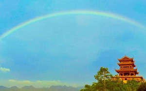 Cầu vồng xuất hiện ở chùa Tam Chúc, nơi đang tôn trí xá lợi Phật