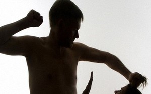 Ghen tuông, huấn luyện viên thể thao đánh vợ tử vong