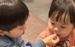 Khi nhà có thêm em nhỏ, người lớn tuyệt đối tránh nói với con lớn 7 câu "đại kỵ" này